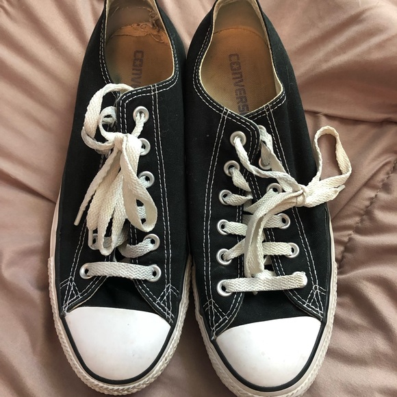 Black converse - Picture 2 of 8